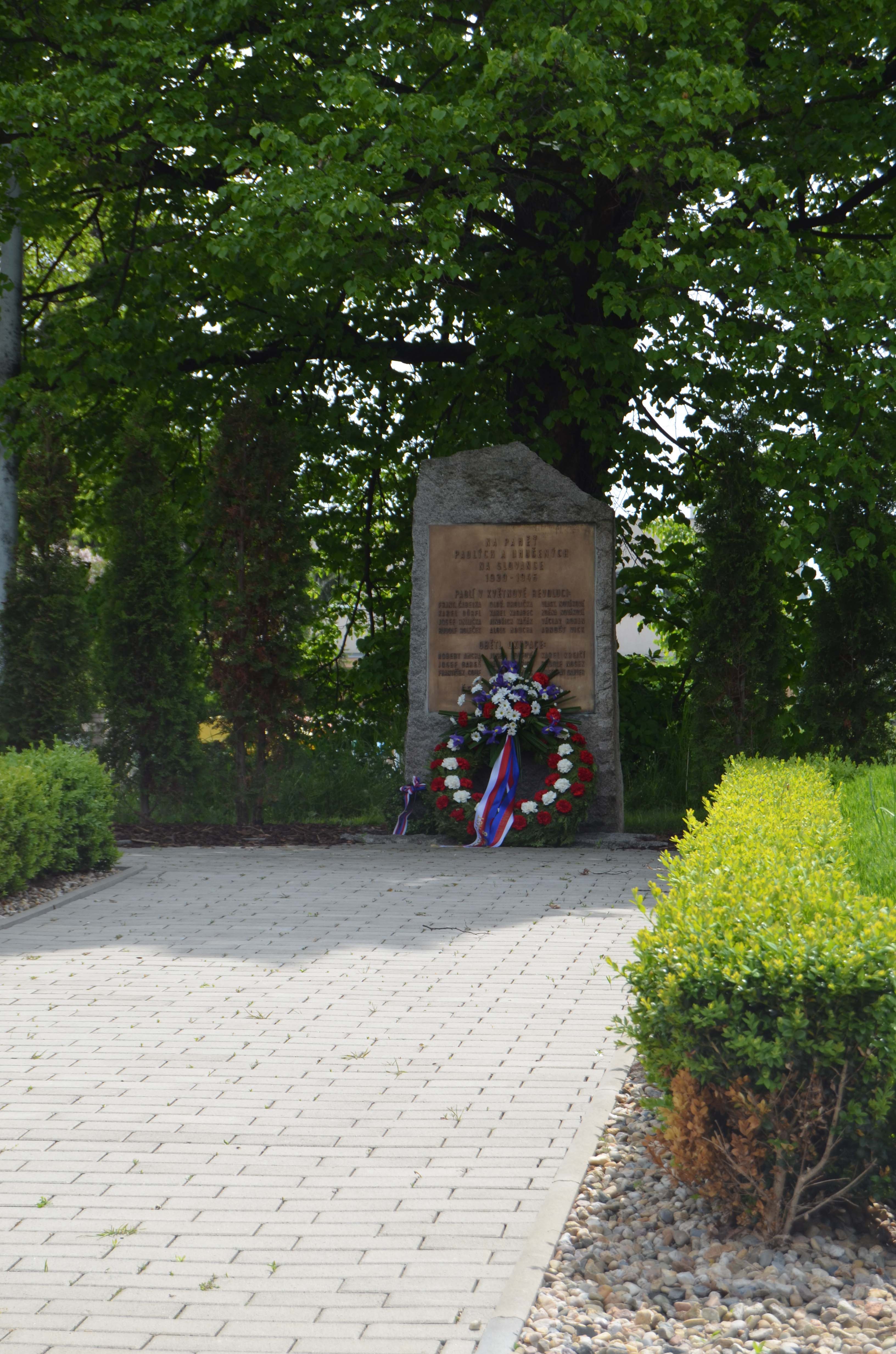 Pomník padlých Na Slovance 1939 - 1945 (1)